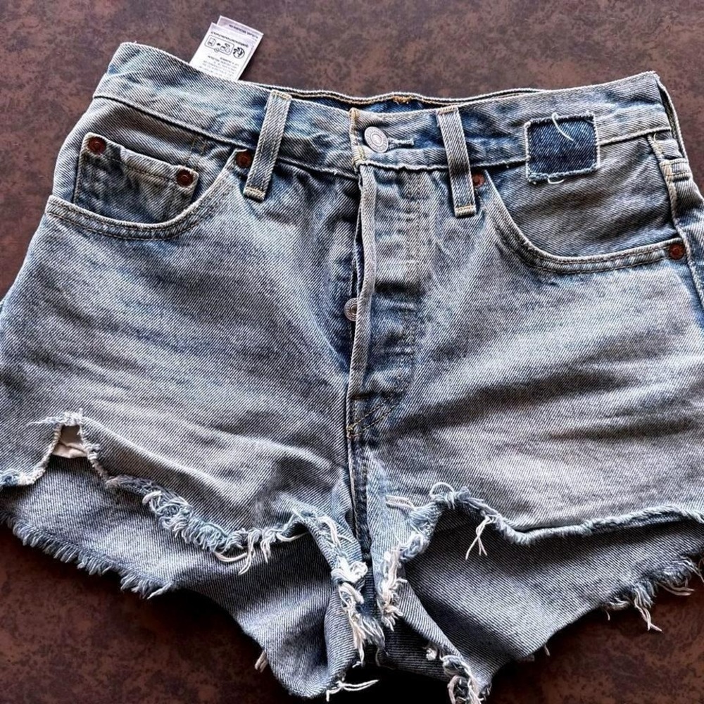 Levis Premium 501 Original Shorts Light Wash‎ Distressed Button Fly Womens 27